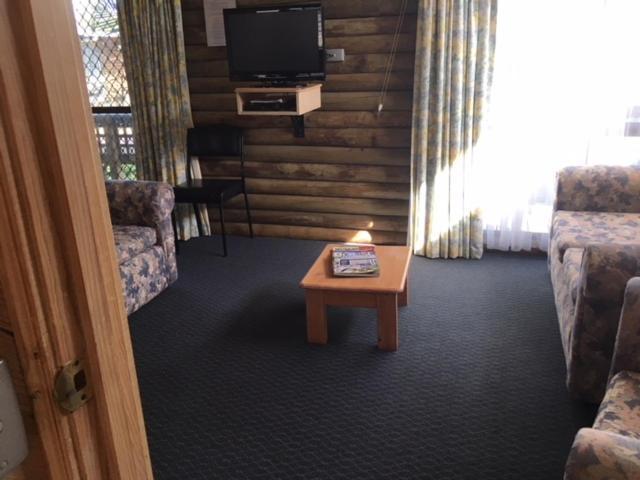 Lazy Acre Log Cabins Lakes Entrance Εξωτερικό φωτογραφία